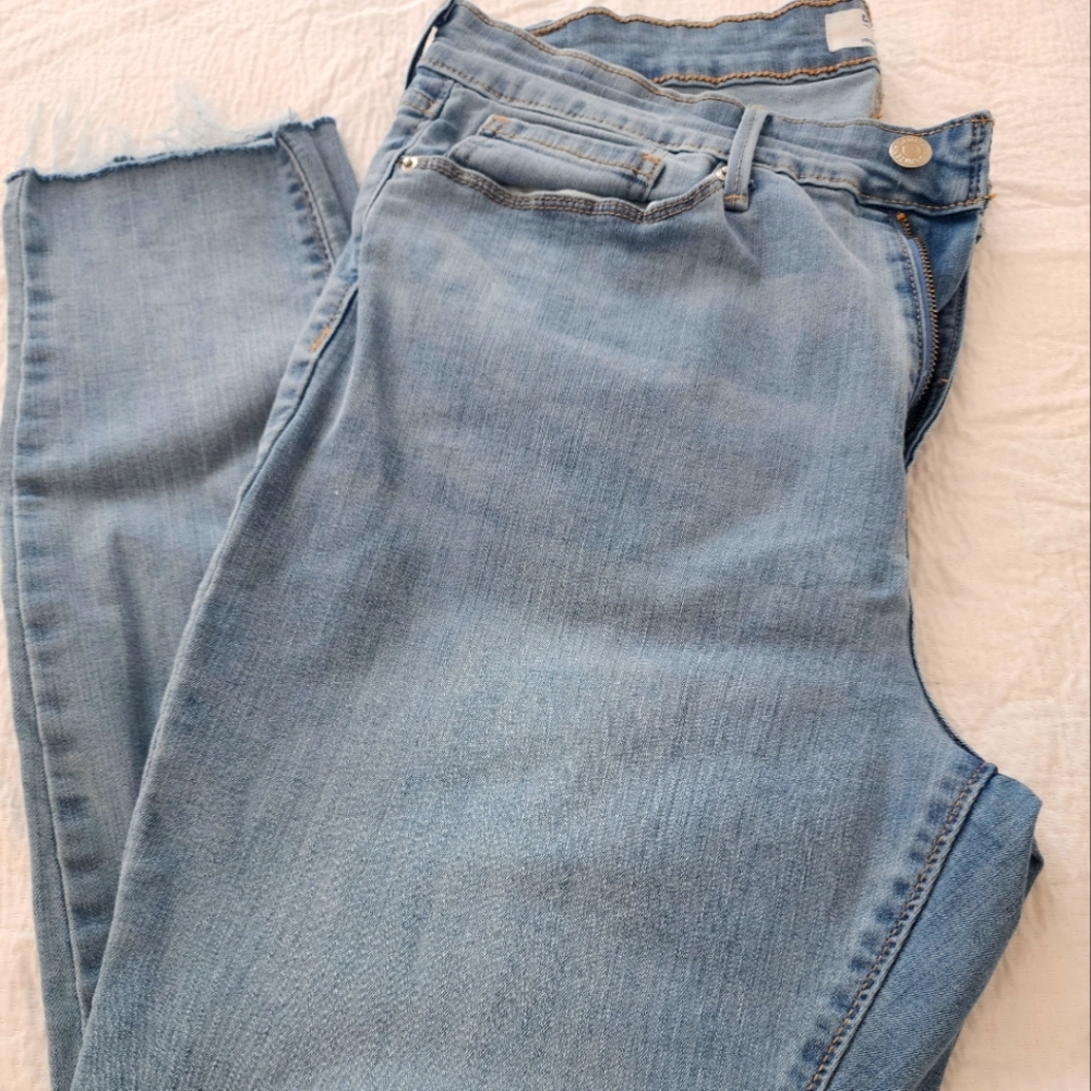Denizen from Levi's Blue Ankle Cropped Jeans